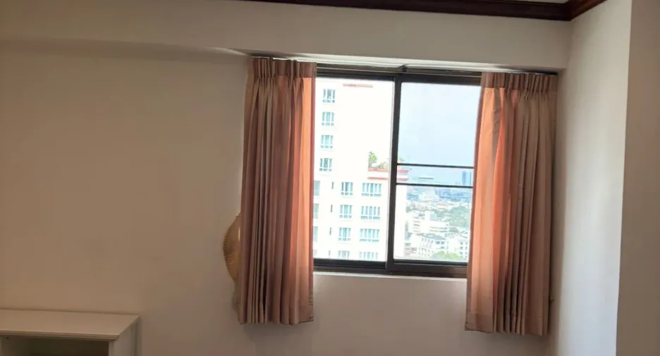 For rent 2 bedrooms condo in Khlong Toei, Bangkok