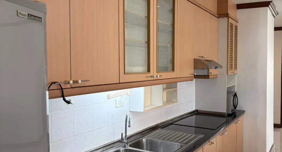 For rent 2 bedrooms condo in Khlong Toei, Bangkok