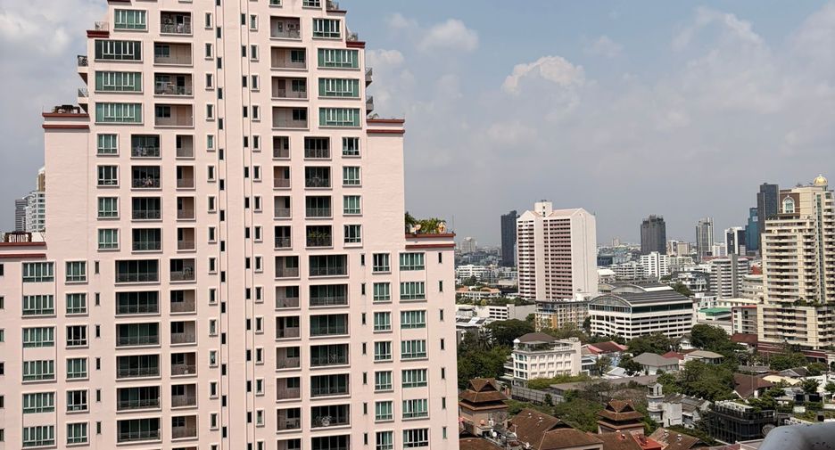 For rent 2 bedrooms condo in Khlong Toei, Bangkok
