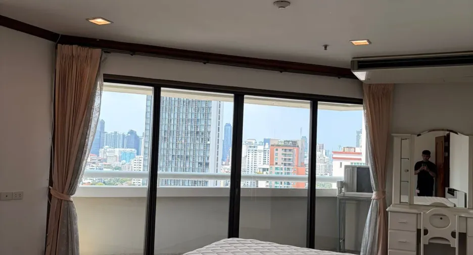 For rent 2 bedrooms condo in Khlong Toei, Bangkok