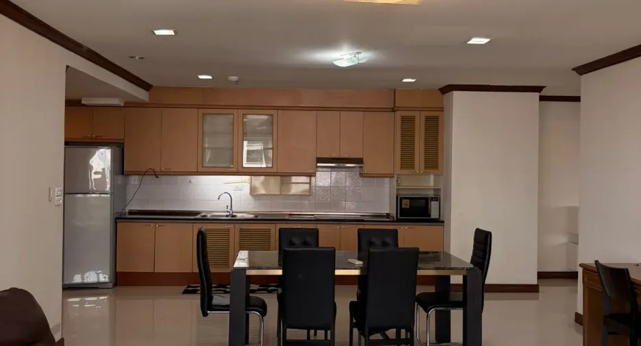 For rent 2 bedrooms condo in Khlong Toei, Bangkok