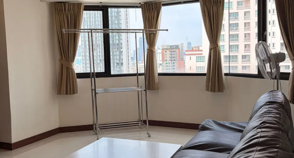 For rent 2 bedrooms condo in Khlong Toei, Bangkok