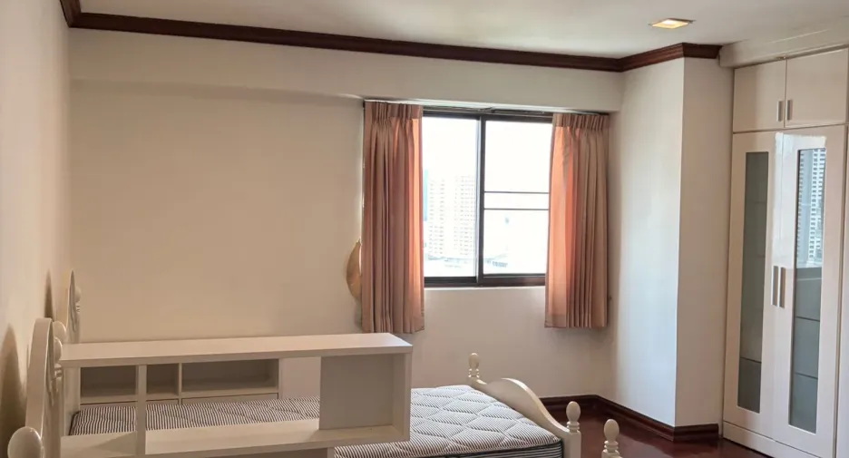 For rent 2 bedrooms condo in Khlong Toei, Bangkok