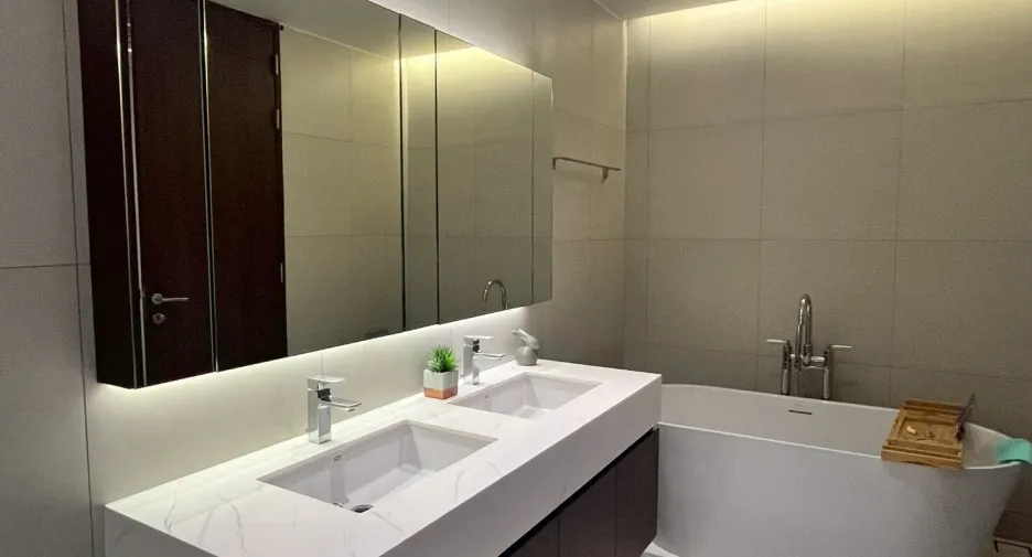 For rent 3 bedrooms apartment in Khlong Toei, Bangkok