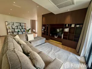 For rent 3 bedrooms apartment in Khlong Toei, Bangkok