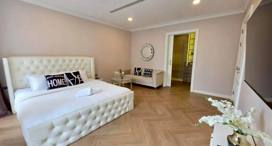 Condo en venta y en alquiler de 4 habitaciones en Watthana, Bangkok