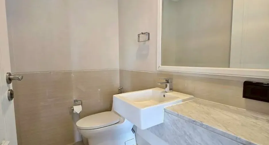 Condo en venta y en alquiler de 4 habitaciones en Watthana, Bangkok