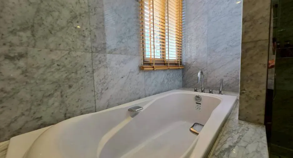 Condo en venta y en alquiler de 4 habitaciones en Watthana, Bangkok