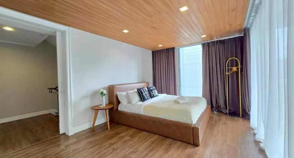 Condo en venta y en alquiler de 4 habitaciones en Watthana, Bangkok
