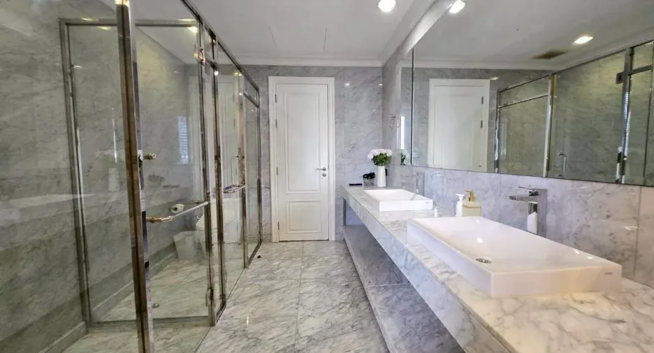 Condo en venta y en alquiler de 4 habitaciones en Watthana, Bangkok