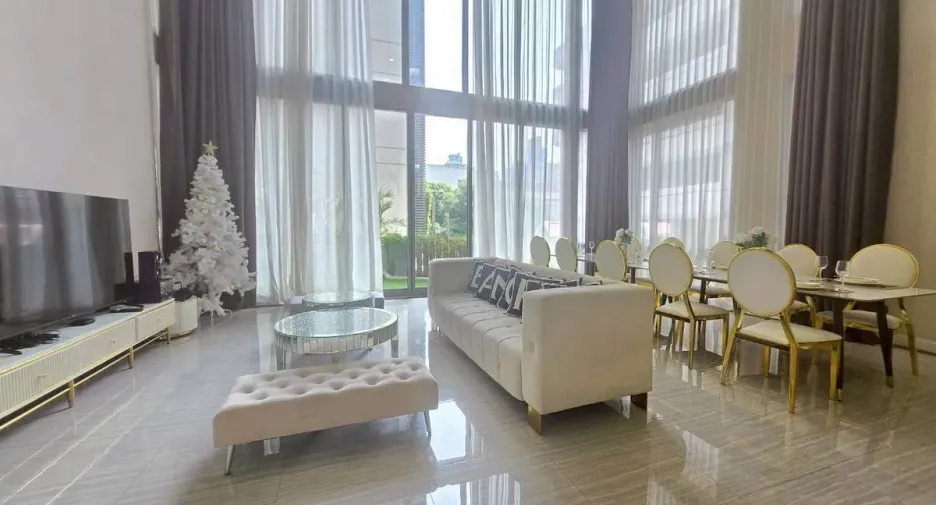 Condo en venta y en alquiler de 4 habitaciones en Watthana, Bangkok