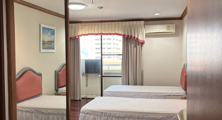 For rent 2 bedrooms condo in Khlong Toei, Bangkok