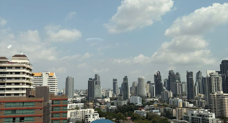 For rent 2 bedrooms condo in Khlong Toei, Bangkok