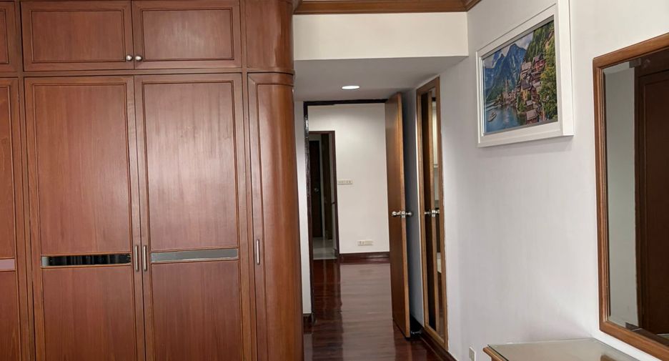For rent 2 bedrooms condo in Khlong Toei, Bangkok