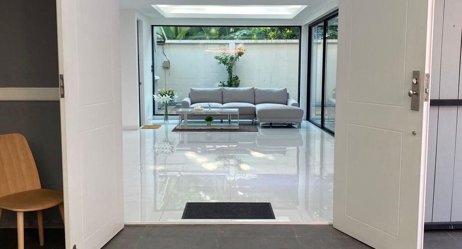 Haus zum Kauf und zur Miete mit 3 Zimmer in Watthana, Bangkok
