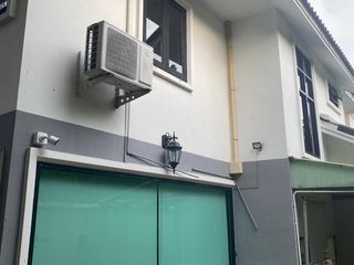 Casa en venta y en alquiler de 3 habitaciones en Watthana, Bangkok