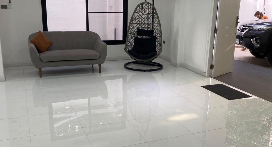 Haus zum Kauf und zur Miete mit 3 Zimmer in Watthana, Bangkok