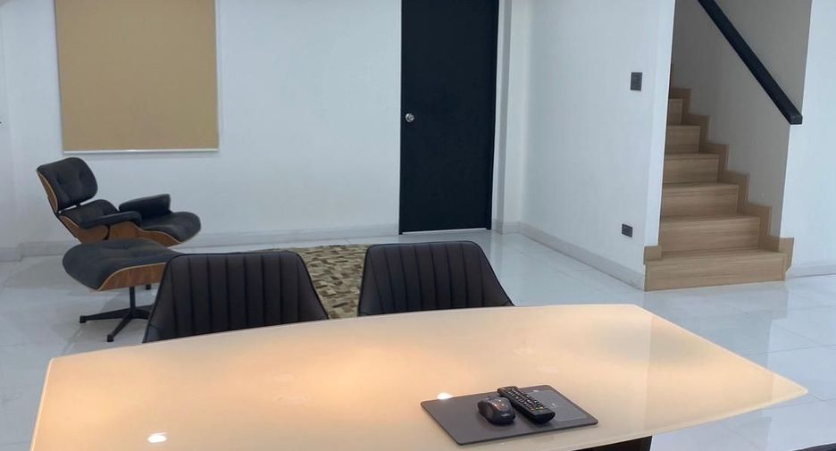 Haus zum Kauf und zur Miete mit 3 Zimmer in Watthana, Bangkok