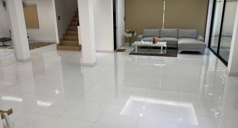 Haus zum Kauf und zur Miete mit 3 Zimmer in Watthana, Bangkok