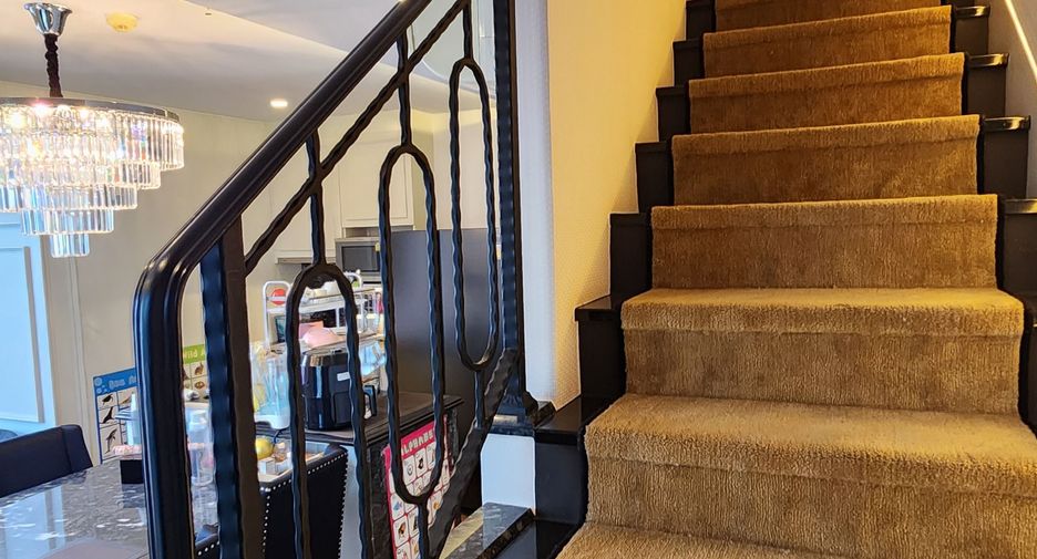 For rent 3 bedrooms condo in Pathum Wan, Bangkok