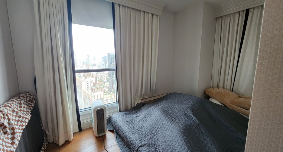 For rent 3 bedrooms condo in Pathum Wan, Bangkok