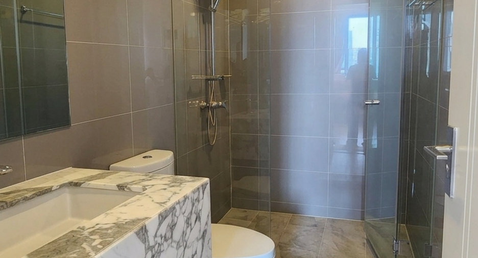For rent 3 bedrooms condo in Pathum Wan, Bangkok