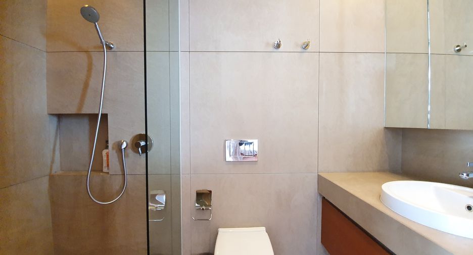 Condo en alquiler y en venta de 3 habitaciones en Sathon, Bangkok