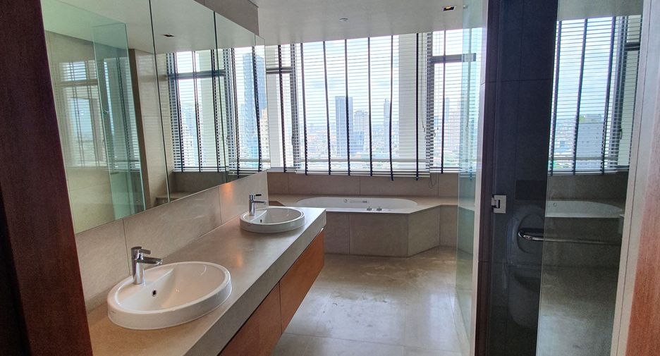 Condo en alquiler y en venta de 3 habitaciones en Sathon, Bangkok