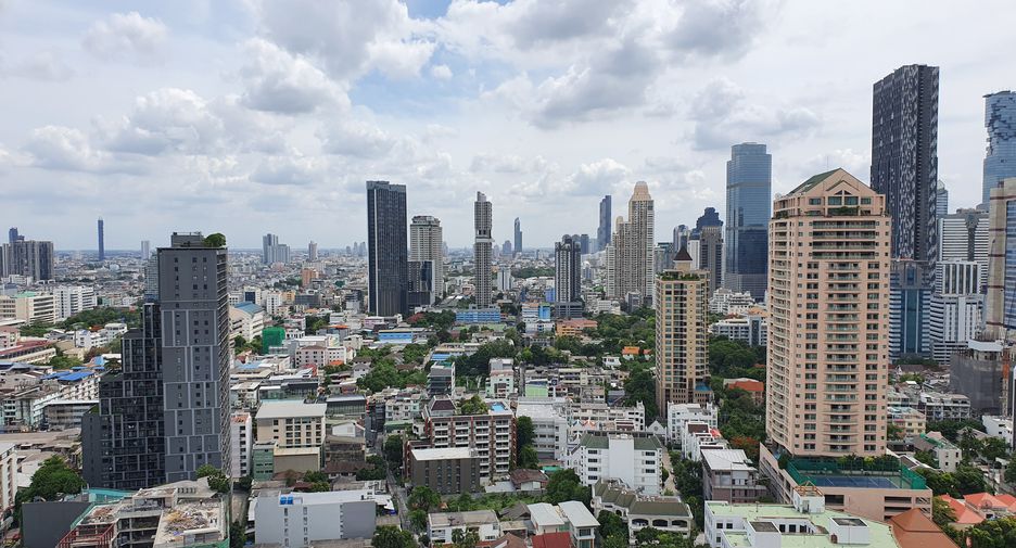 Condo en alquiler y en venta de 3 habitaciones en Sathon, Bangkok