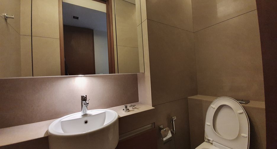 Condo en alquiler y en venta de 3 habitaciones en Sathon, Bangkok