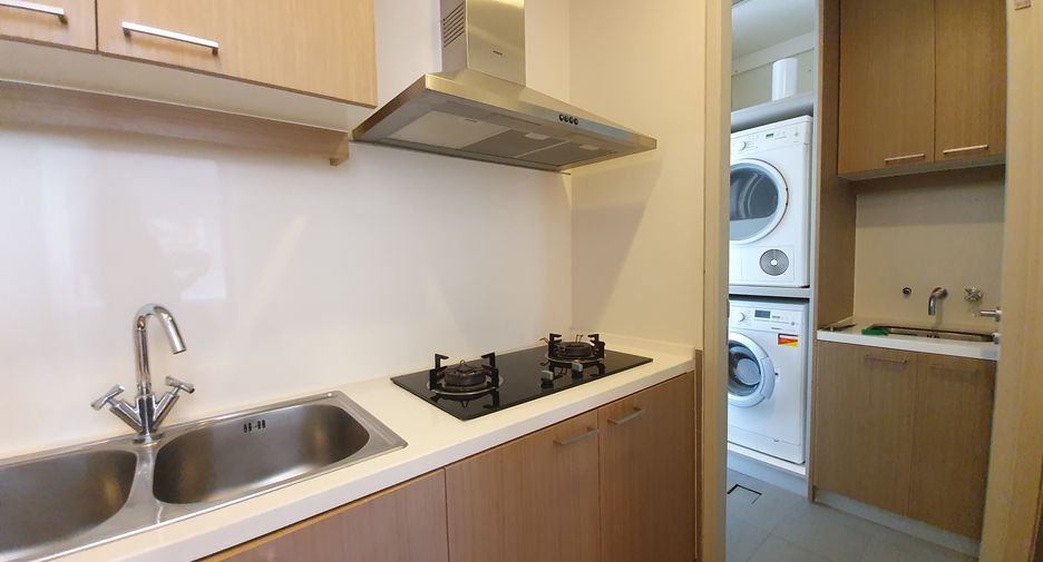 Condo en alquiler y en venta de 3 habitaciones en Sathon, Bangkok