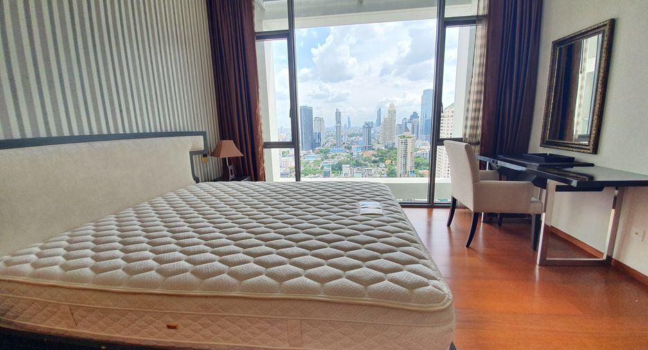 Condo en alquiler y en venta de 3 habitaciones en Sathon, Bangkok