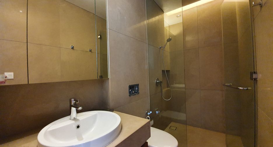 Condo en alquiler y en venta de 3 habitaciones en Sathon, Bangkok