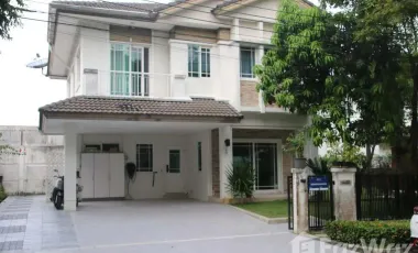 Casa en alquiler de 3 habitaciones en Bang Kapi, Bangkok