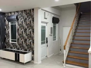 出租 3 卧室 独立屋 在 Bang Kapi, 曼谷