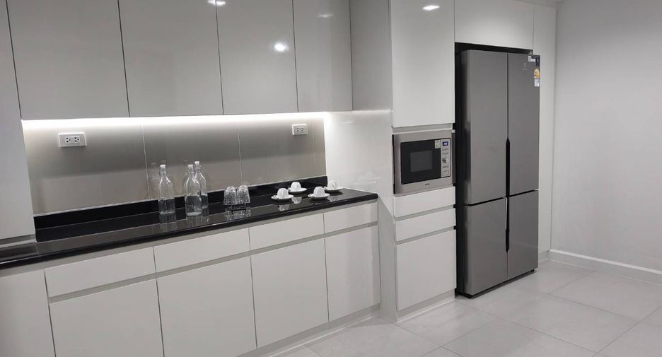 For rent 4 bedrooms condo in Khlong Toei, Bangkok