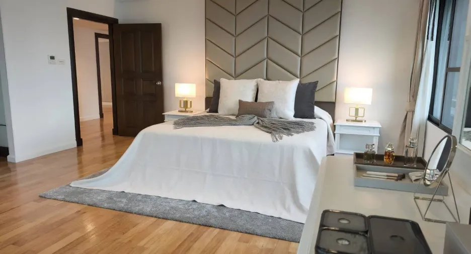 For rent 4 bedrooms condo in Khlong Toei, Bangkok