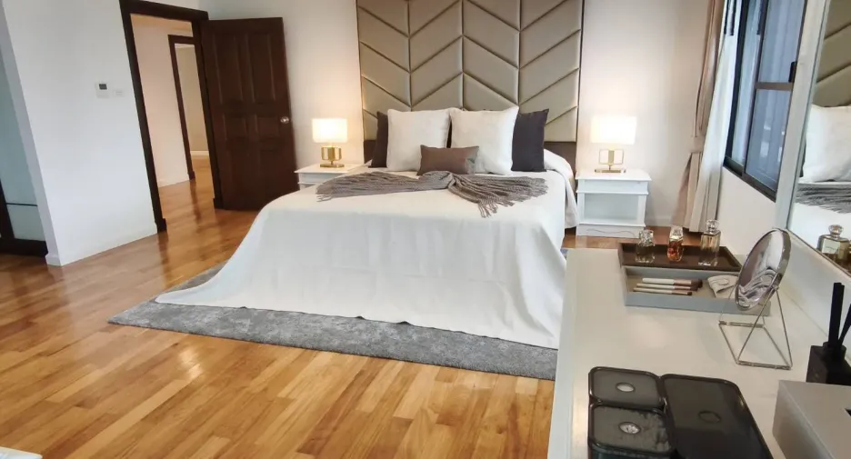 For rent 4 bedrooms condo in Khlong Toei, Bangkok