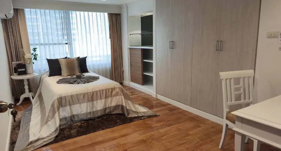 For rent 4 bedrooms condo in Khlong Toei, Bangkok