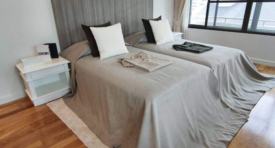 For rent 4 bedrooms condo in Khlong Toei, Bangkok