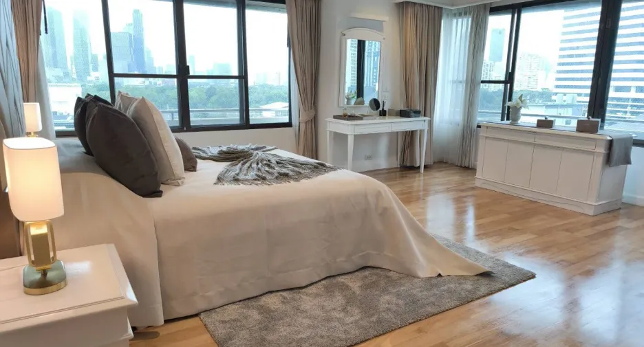 For rent 4 bedrooms condo in Khlong Toei, Bangkok