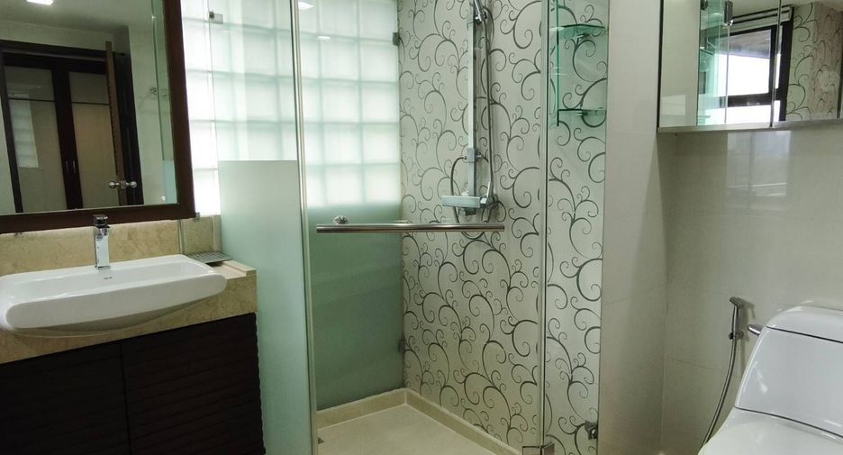 For rent 4 bedrooms condo in Khlong Toei, Bangkok