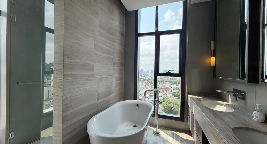 À vendre et à louer 2 chambres condo à Sathon, Bangkok