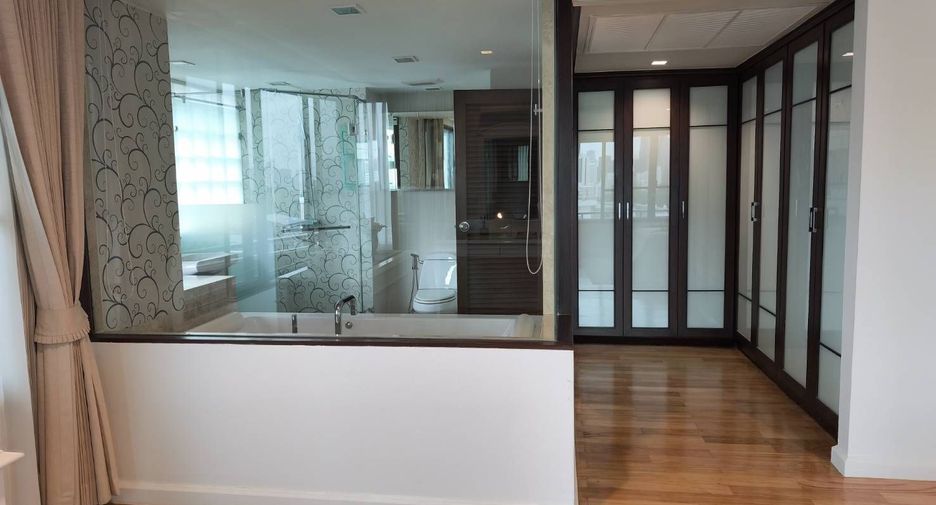 Condo en alquiler de 4 habitaciones en Khlong Toei, Bangkok