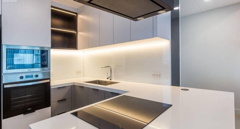 For rent 3 bedrooms condo in Khlong Toei, Bangkok