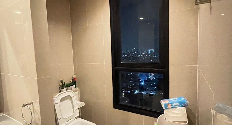 À vendre 2 chambres condo à Huai Khwang, Bangkok