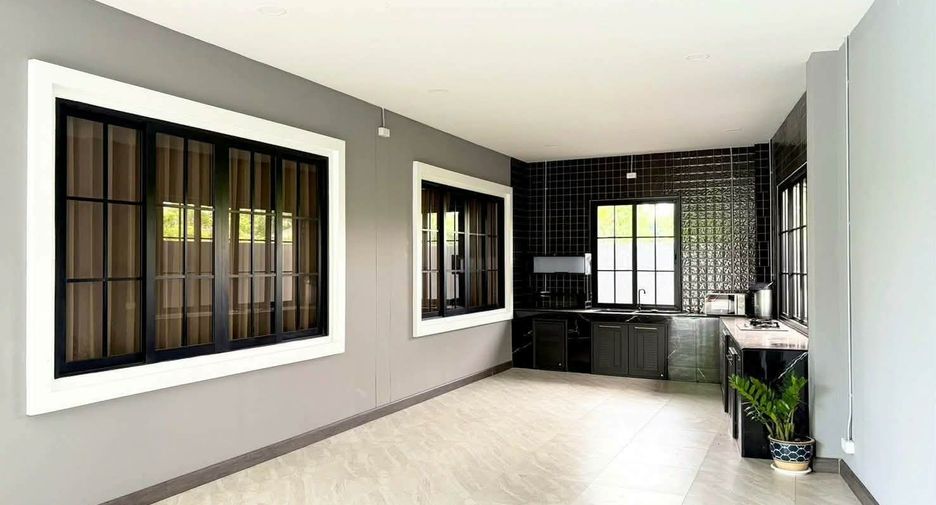 À vendre et à louer 4 chambres villa à San Sai, Chiang Mai