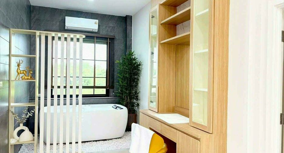 À vendre et à louer 4 chambres villa à San Sai, Chiang Mai