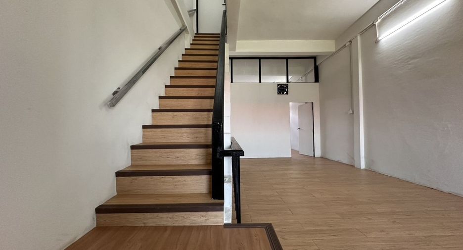Local comercial en venta de 3 habitaciones en Mueang Chiang Mai, Chiang Mai