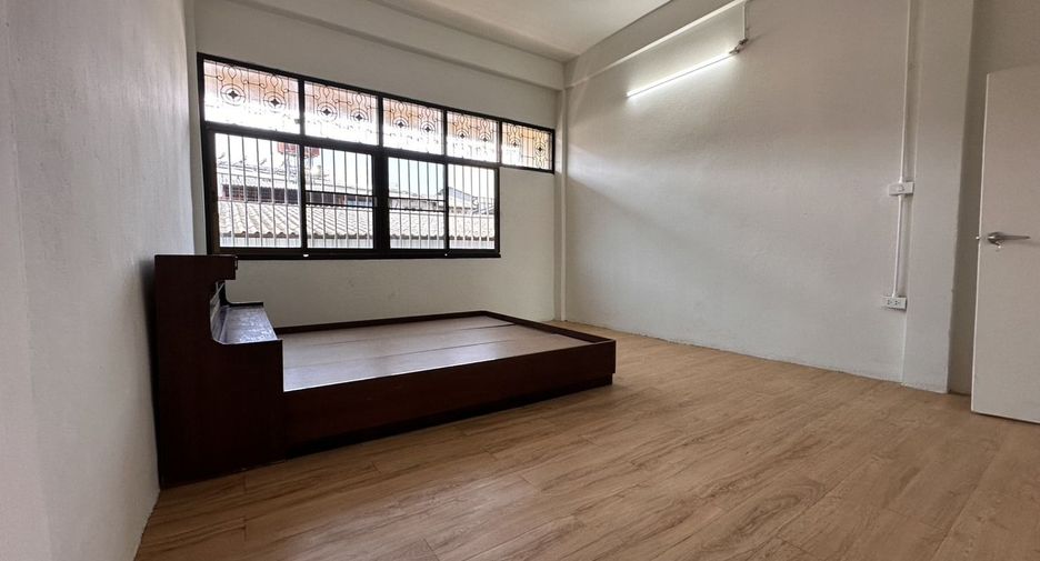 Local comercial en venta de 3 habitaciones en Mueang Chiang Mai, Chiang Mai